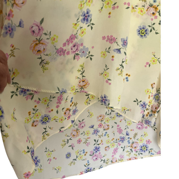Vince Camuto Blouse, Flutter Sleeves, Layered Front, Floral Pastel Colors Med - Picture 4 of 6